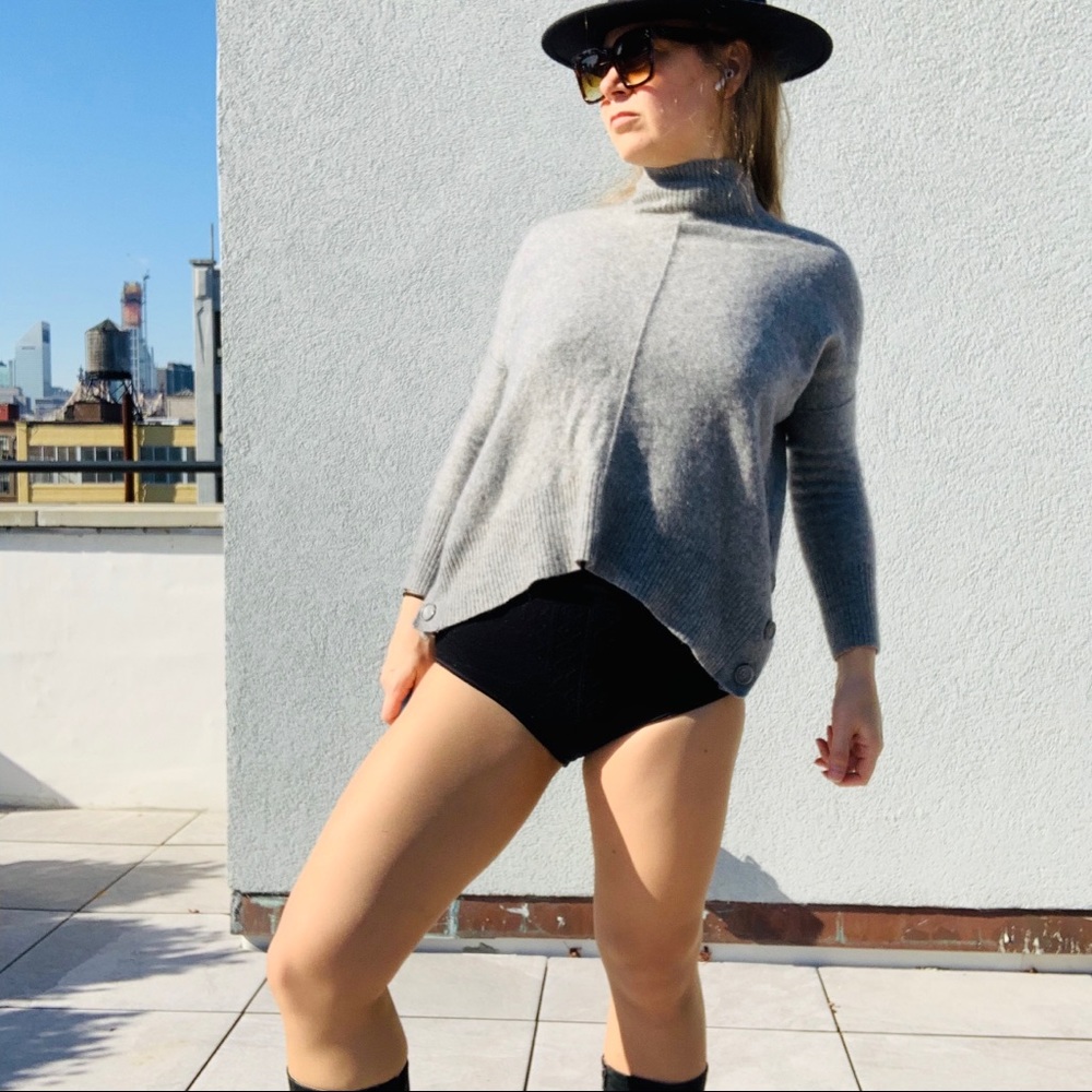 Cynthia Rowley 100% Cashmere Hi-Lo Button Detail Gray  Sweater